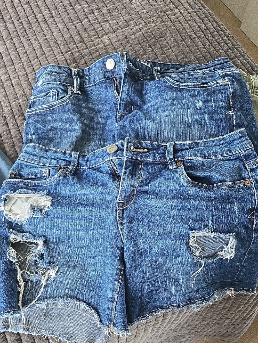 Shorts Lot - Picture 5 of 12